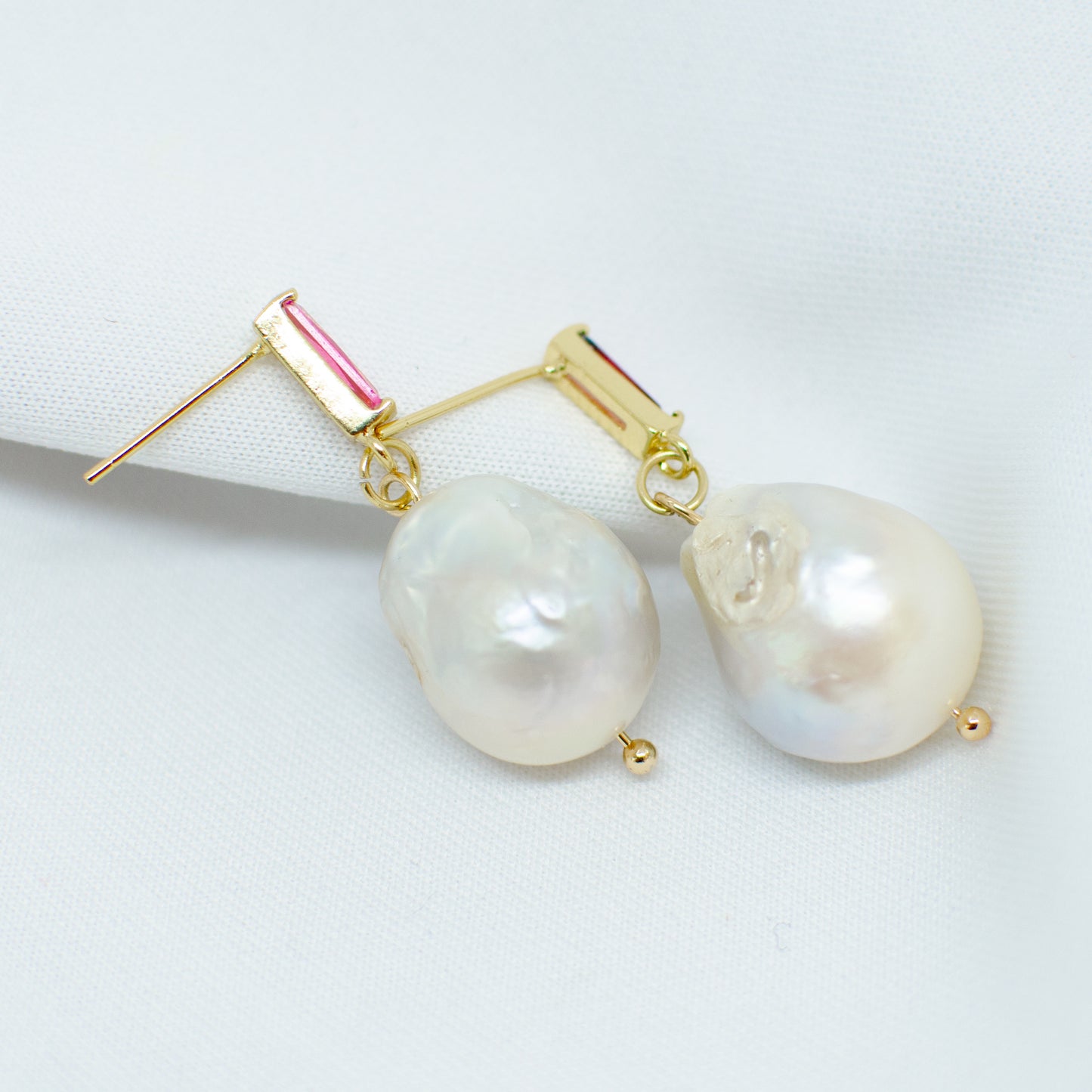 CREAM & JAM - BOROQUE PEARL 18K GOLD EARRINGS